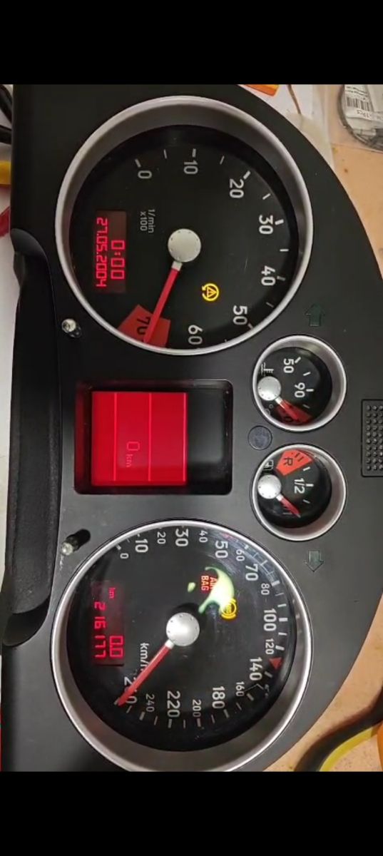 Cuadro de instrumentos Audi TT MK1. RECONSTRUIDO.