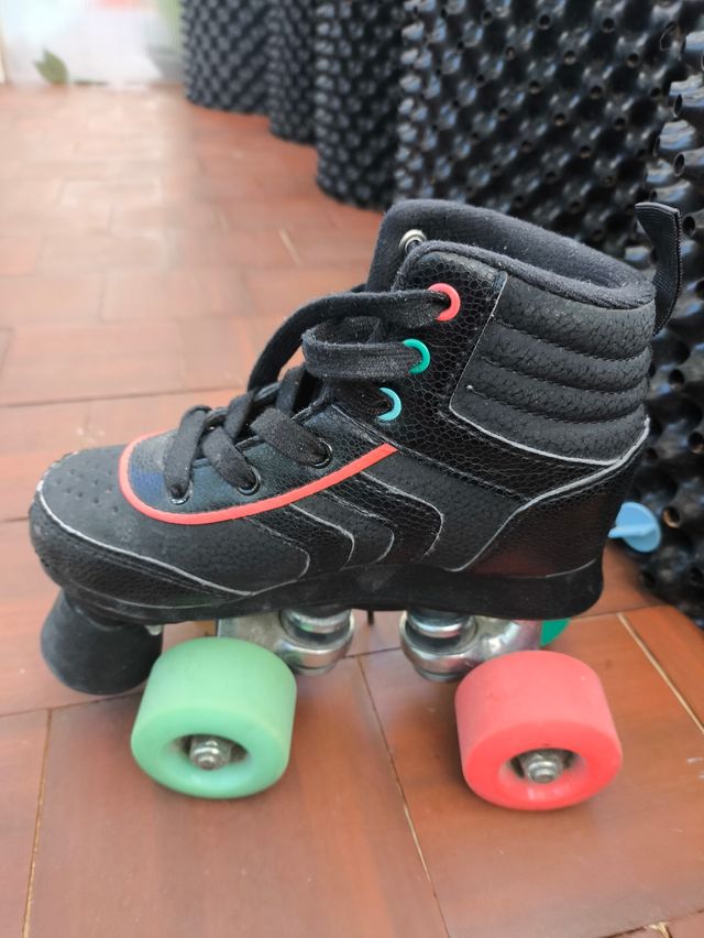 Patines del n° 30
 Oxelo Decathlon 4 Ruedas Negr