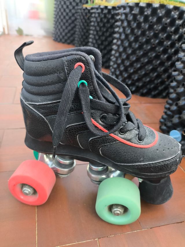 Patines del n° 30
 Oxelo Decathlon 4 Ruedas Negr