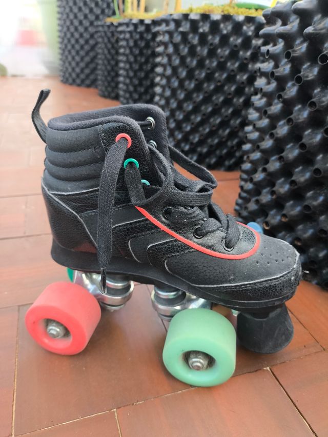 Patines del n° 30
 Oxelo Decathlon 4 Ruedas Negr