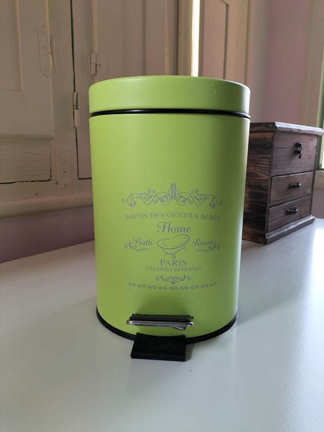 Papelera y cepillo de WC verde