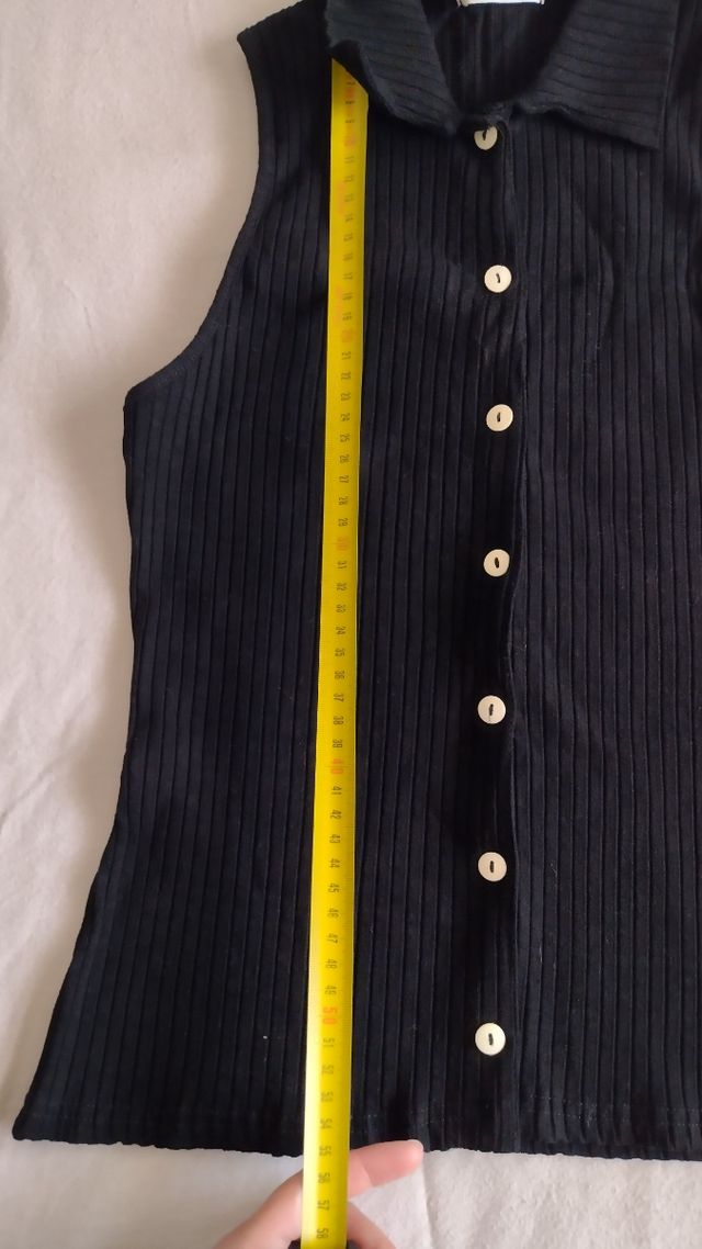 Chaleco sin mangas con botones