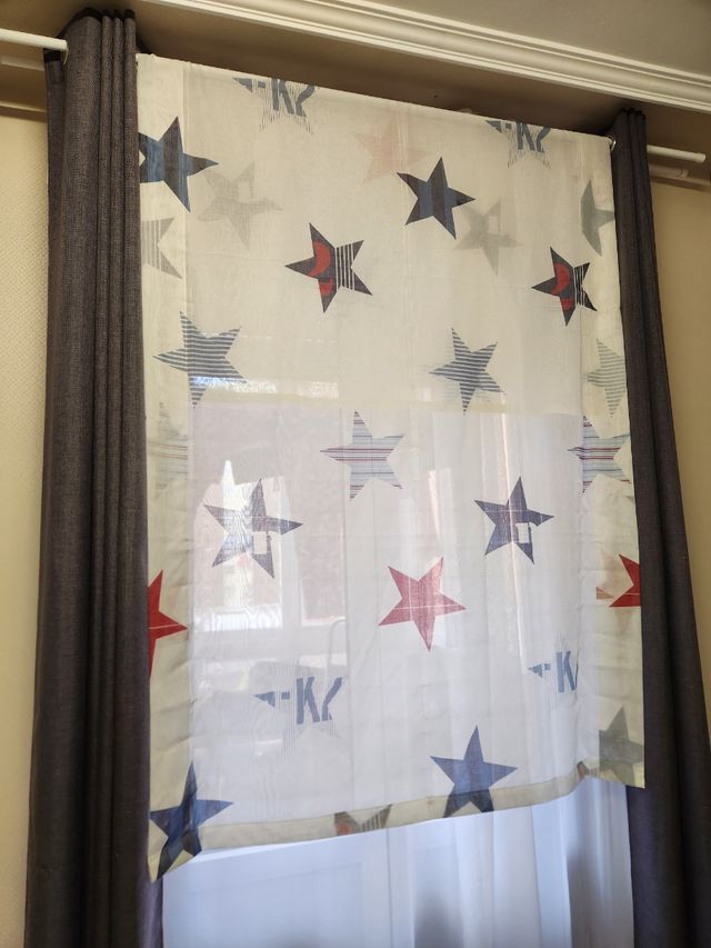 Estores juveniles con estrellas