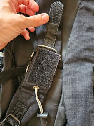 Zaino nero e grigio multiuso