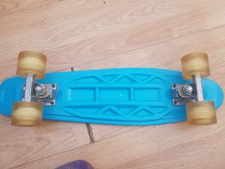 Monopatín azul