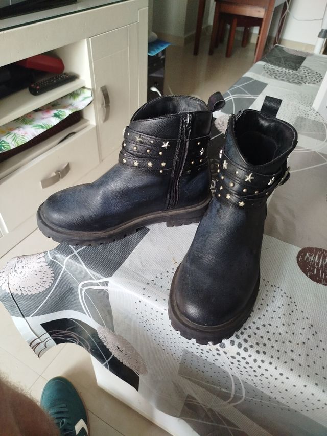 Botas niña negras y azules con estrellas