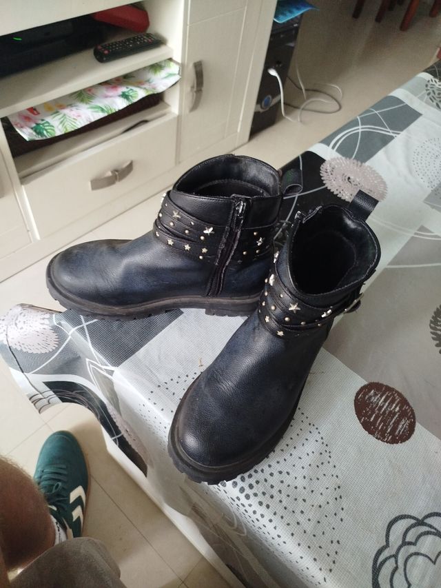 Botas niña negras y azules con estrellas