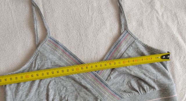 Top tirantes gris con rayas multicolor