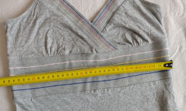 Top tirantes gris con rayas multicolor