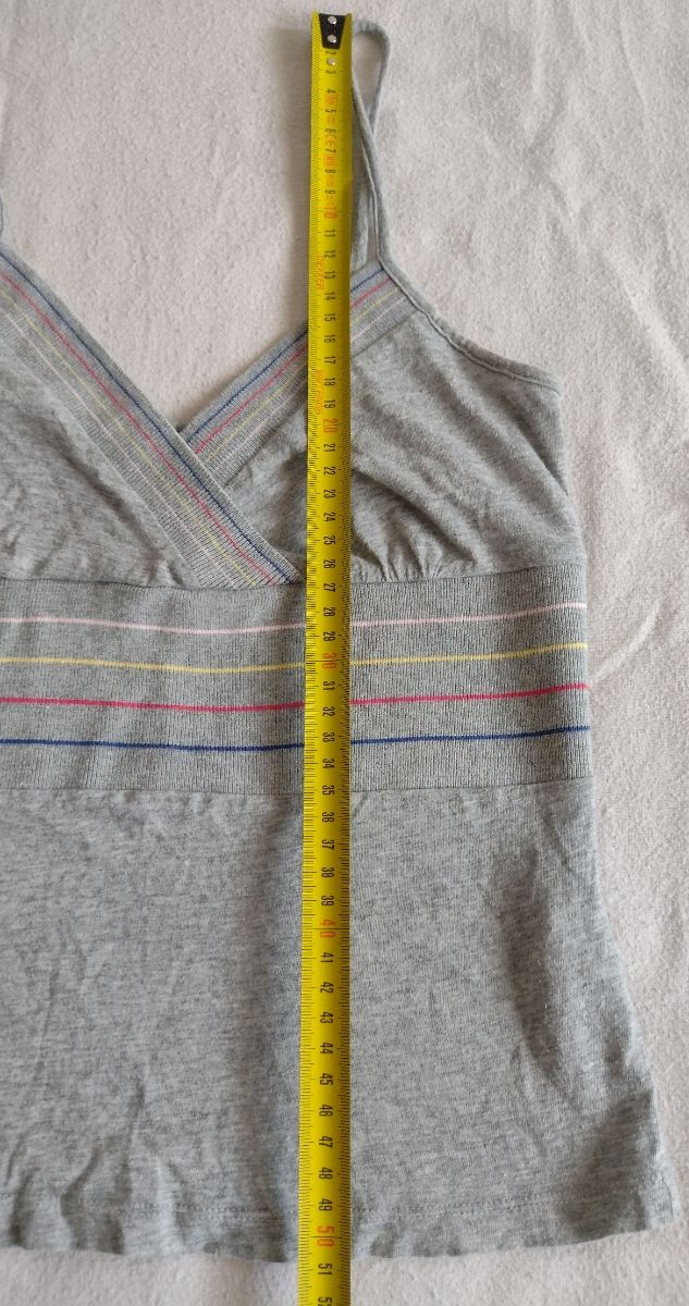 Top tirantes gris con rayas multicolor