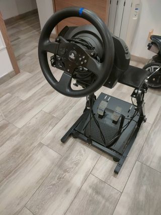 Volante Thrustmaster T300RS con soporte