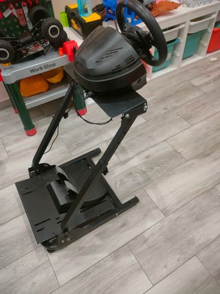 Volante Thrustmaster T300RS con soporte