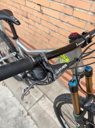 Bicicleta Enduro Giant Reign 27.5 – Fox 36, SRAM