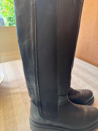 Botas de piel negras