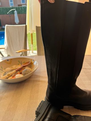 Botas de piel negras