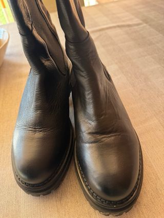 Botas de piel negras