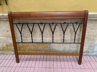 Cabecero de madera y forja