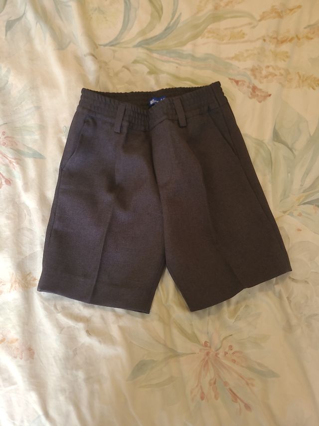 Pantalón corto uniforme escolar. Talla 4-5