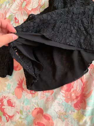 Blusa negra hombros descubiertos