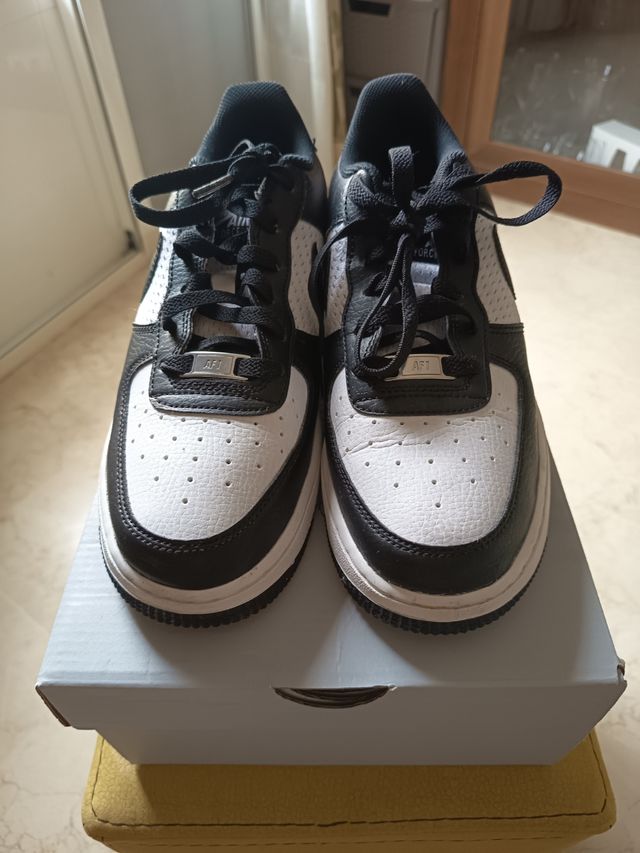 Nike Air Force 1 GS Negras y Blancas