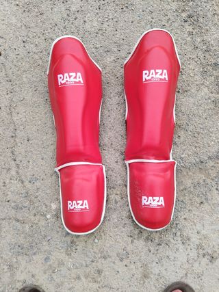Espinilleras Muay Thai Rojas RAZA
