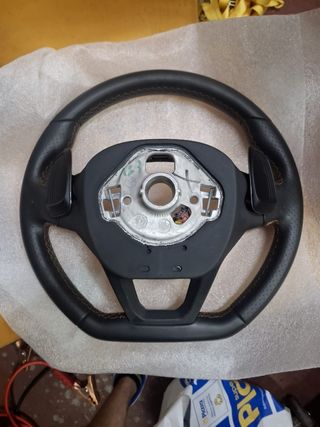 Volante Cupra Formentor con mandos.