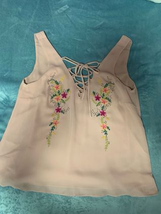 Blusa Stradivarius bordada rosa Talla S