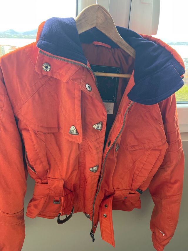 Traje de esquí naranja con capucha talla 38
