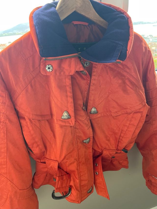 Traje de esquí naranja con capucha talla 38