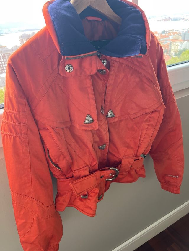 Traje de esquí naranja con capucha talla 38