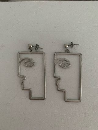 Pendientes con diseño abstracto