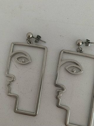 Pendientes con diseño abstracto