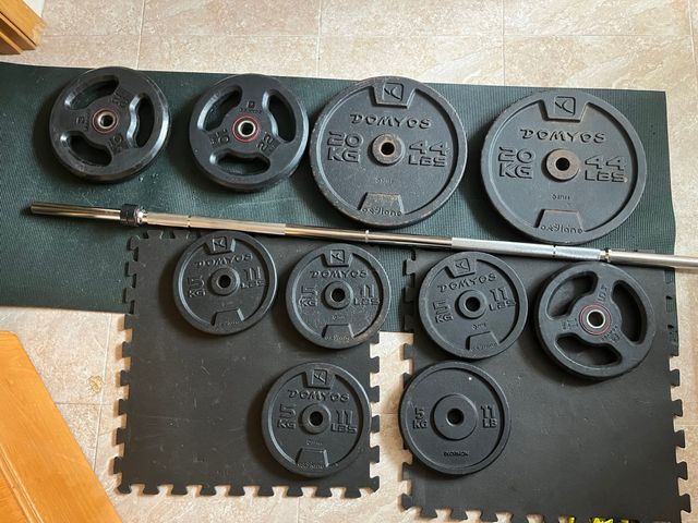 Barra y 50kg en discos Decathlon
