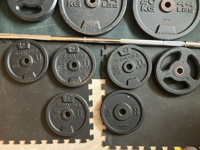 Barra y 50kg en discos Decathlon