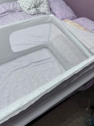Cuna de colecho con mosquitera