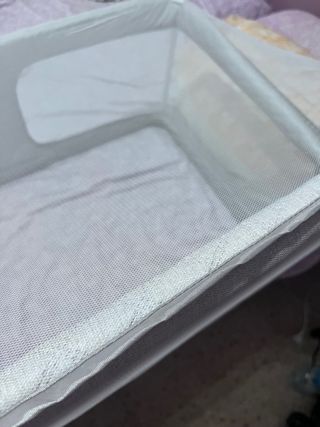 Cuna de colecho con mosquitera