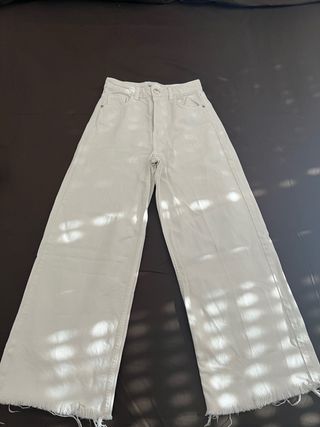 Pantalón vaquero blanco cropped