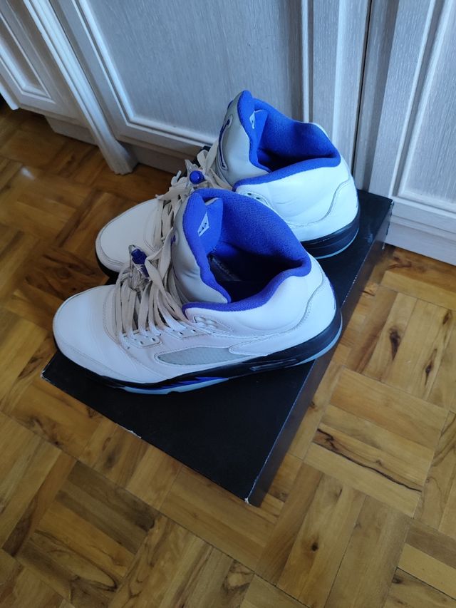 Zapatillas Jordan Blancas y Azules