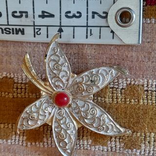 Spilla fiore oro e rosso