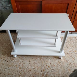 Mesa TV con ruedas
