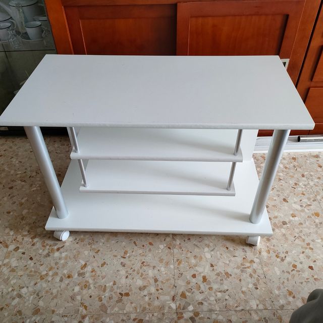 Mesa TV con ruedas