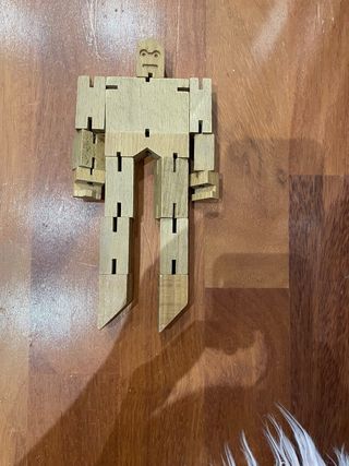 Muñeco de madera extensible