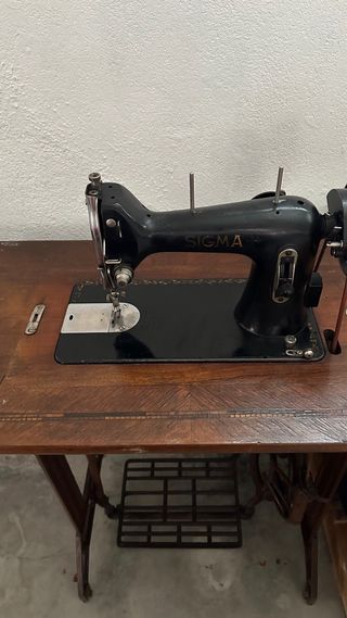 Máquina de coser Sigma de madera