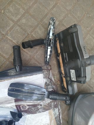 Aspirador Threestar con accesorios