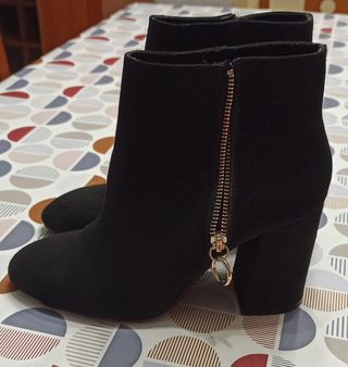 Botines negros de mujer con cremallera