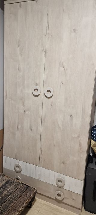 Armario infantil de madera