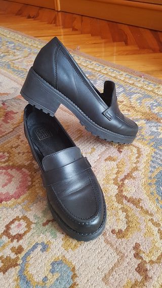 Zapatos piel negros. Ulanka.