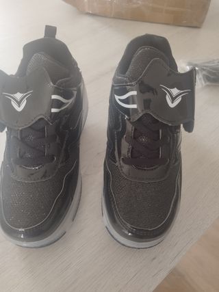 Zapatillas niña con ruedas y luces LED