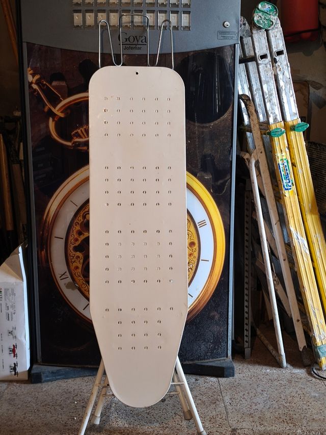 Tabla de planchar blanca metal regulable