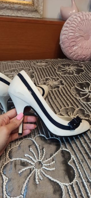 Zapatos de tacón blancos y azules talla 36